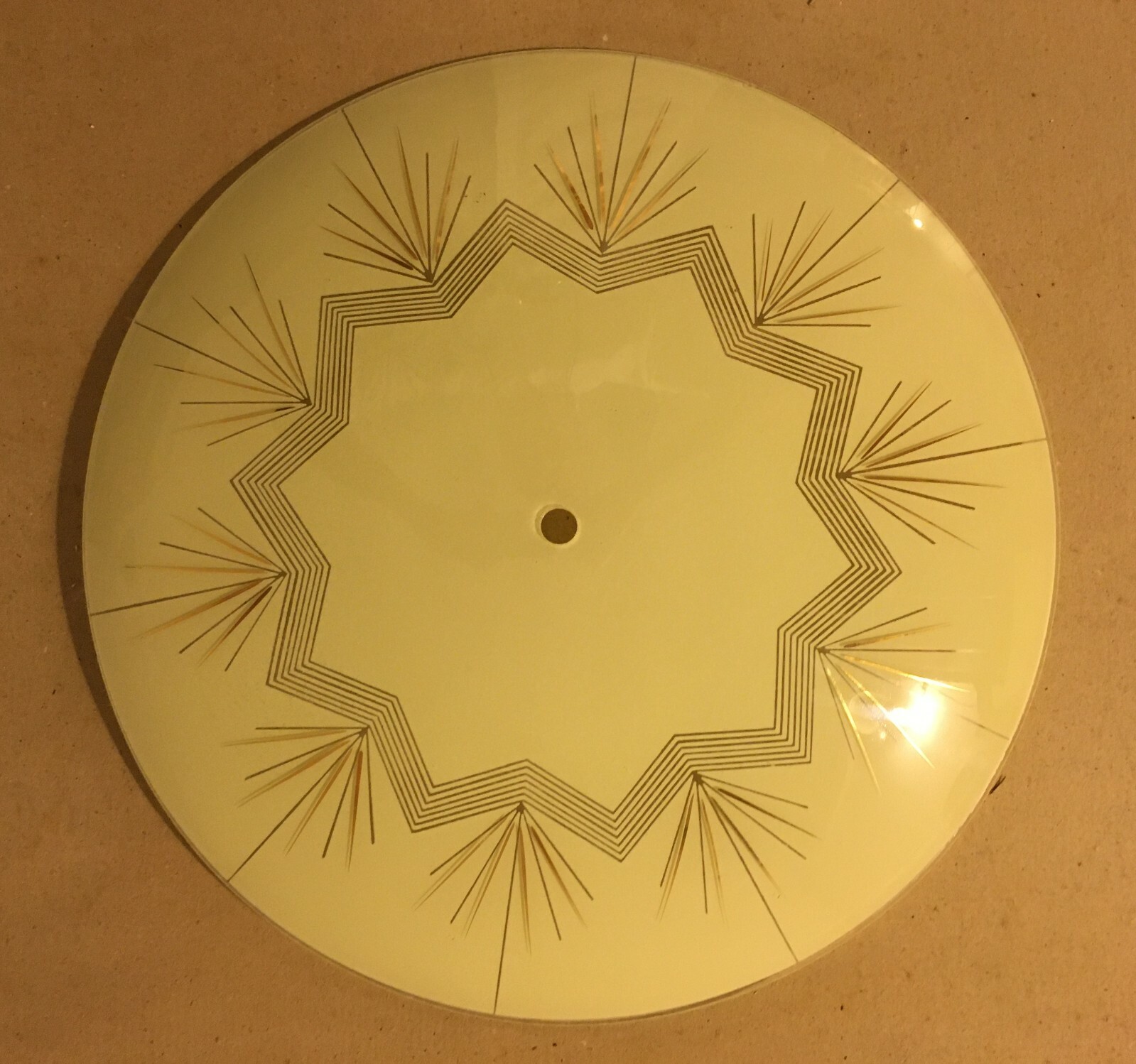 Modernariato Design: Coppa Per Lampada In Vetro Satinato E Dorato Con Decoro Geometrico