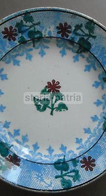 Piatto Decorativo In Ceramica Con Decorazione Floreale Policroma E Marchio Araldico
