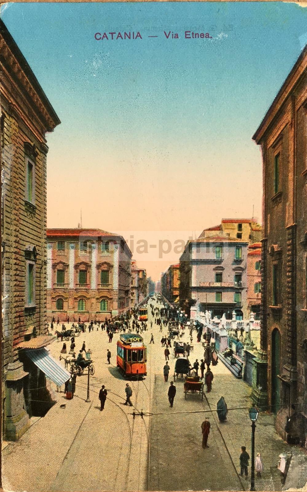 Sicilia, Catania, Animatissima Veduta Di Via Etnea: Viandanti, Carrozze E Tram. Antica Cartolina