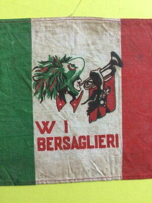Bersagliere Trombettiere Su Bandierina Tricolore In Tessuto
