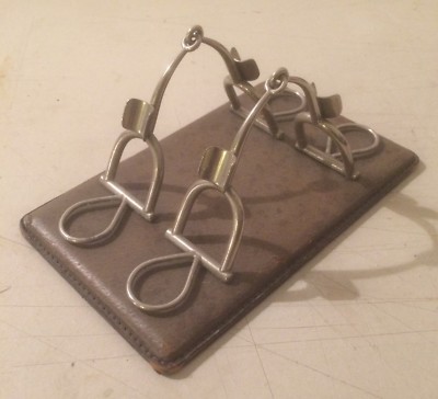 Equitazione, Staffe, Inusuale Soprammobile Da Scrivania, Porta Penne O Pipe