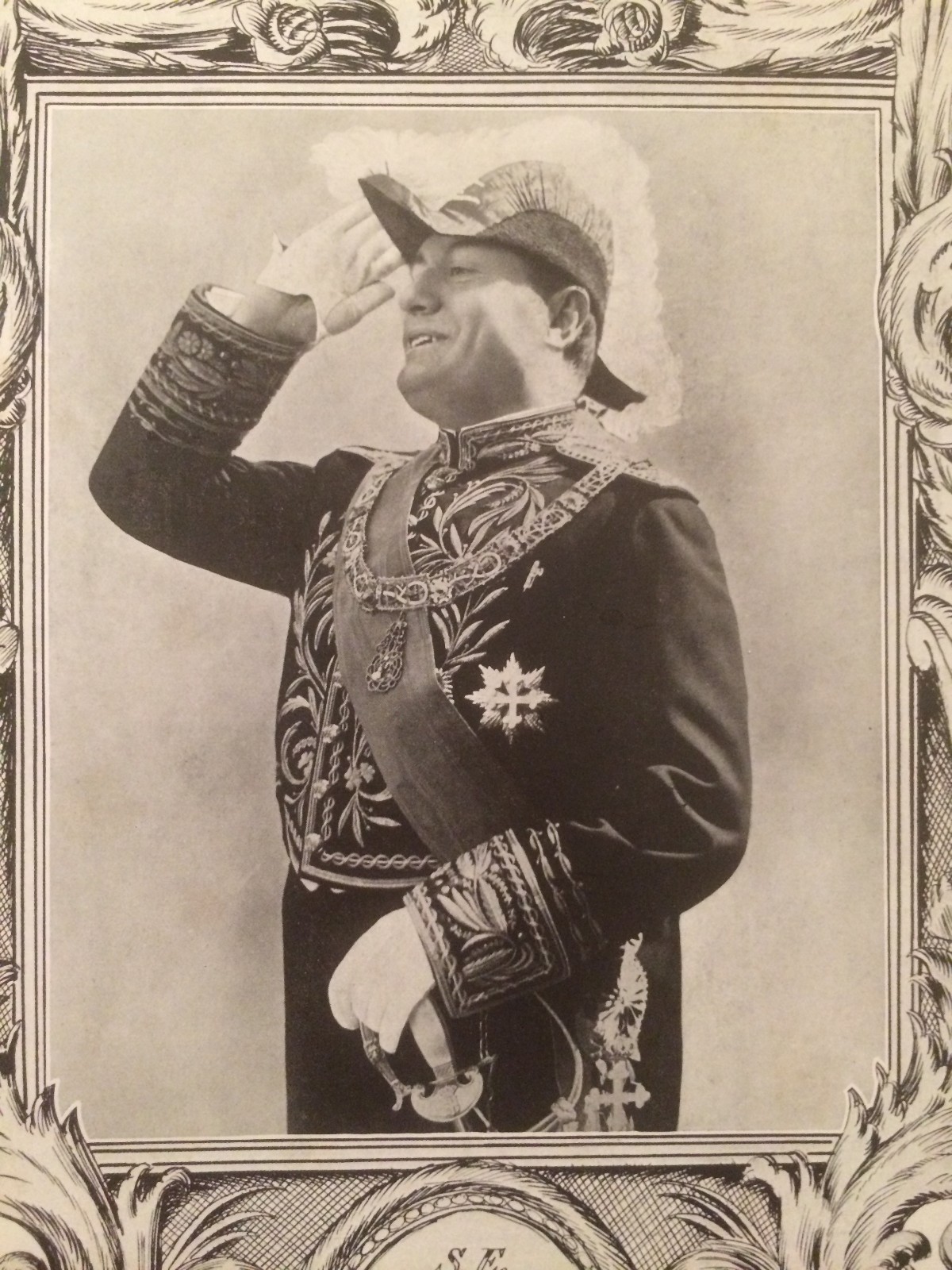 Benito Mussolini. Ritratto Con Cornice Allegorica, Illustratore Veneziani. Stampa d'Epoca.