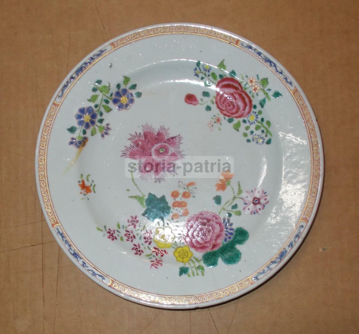 Piatto Antico In Porcellana Con Decori Floreali Policromi