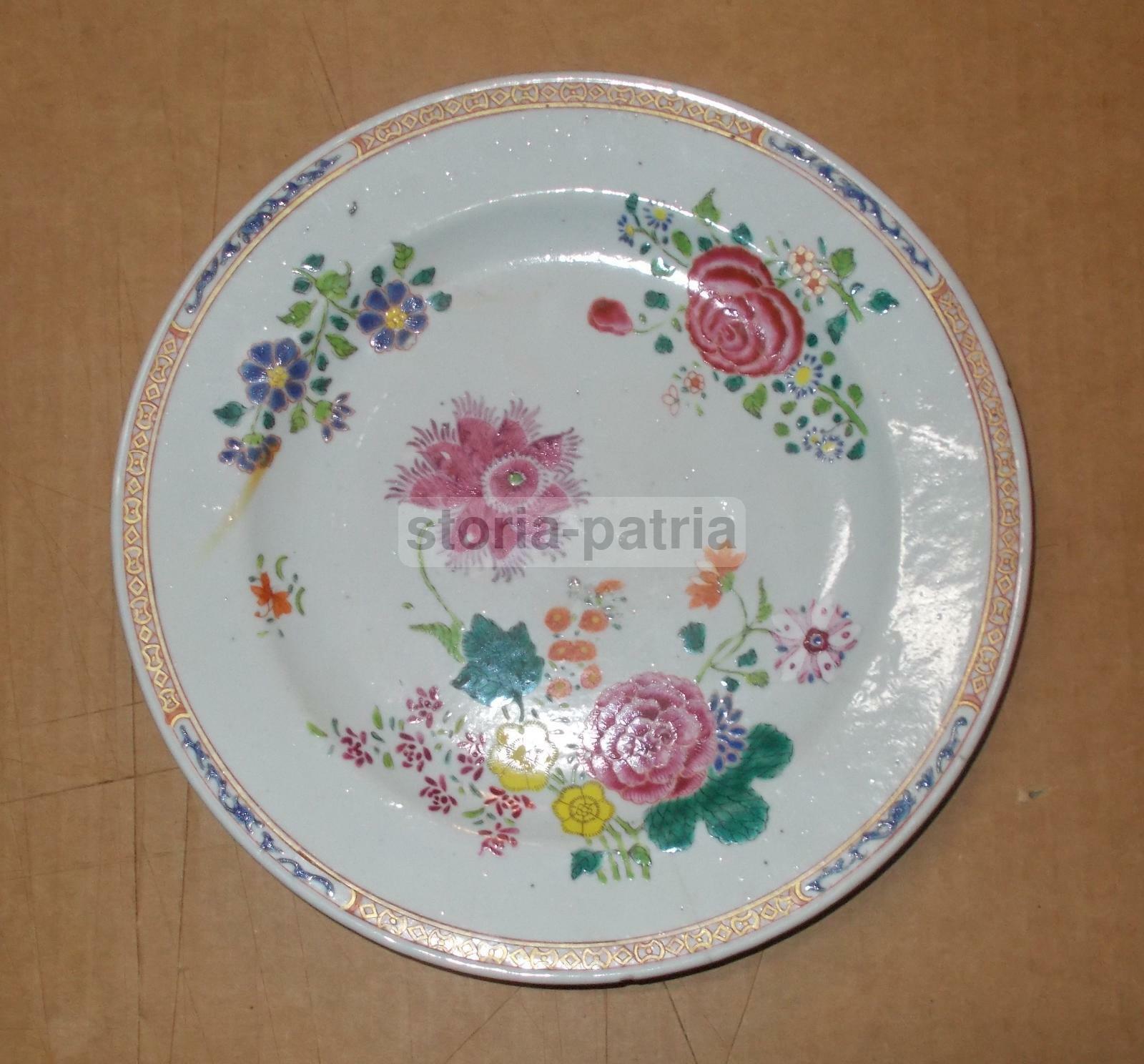 Piatto Antico In Porcellana Con Decori Floreali Policromi