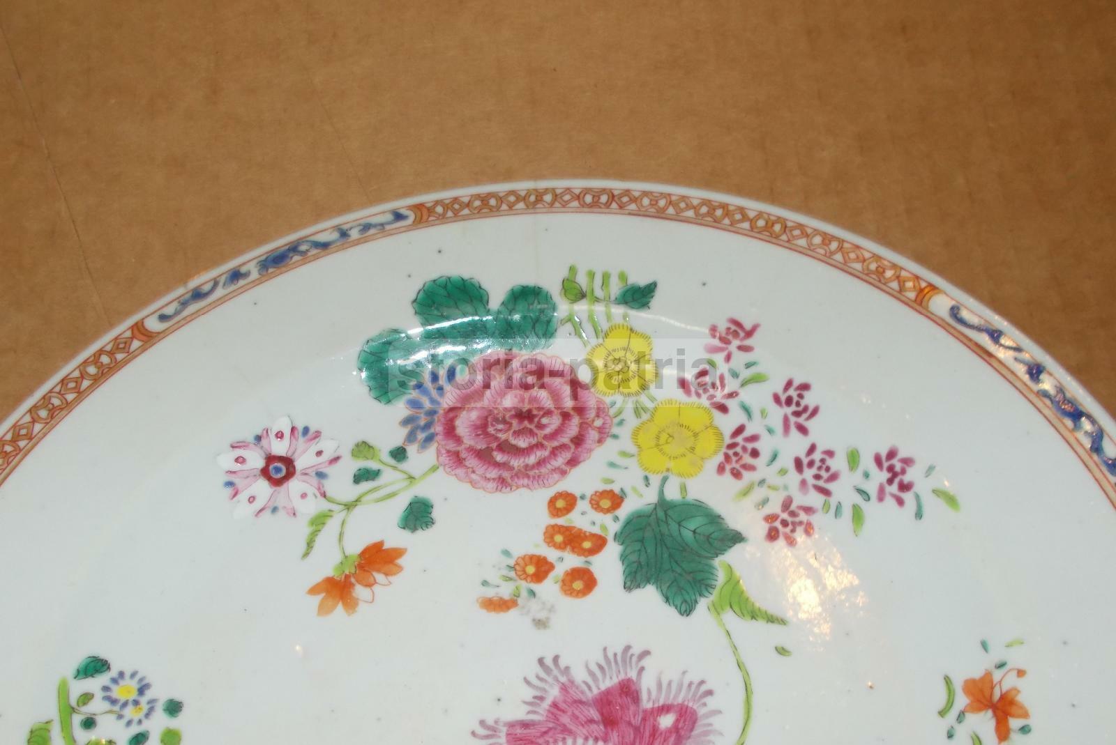 Piatto Antico In Porcellana Con Decori Floreali Policromi