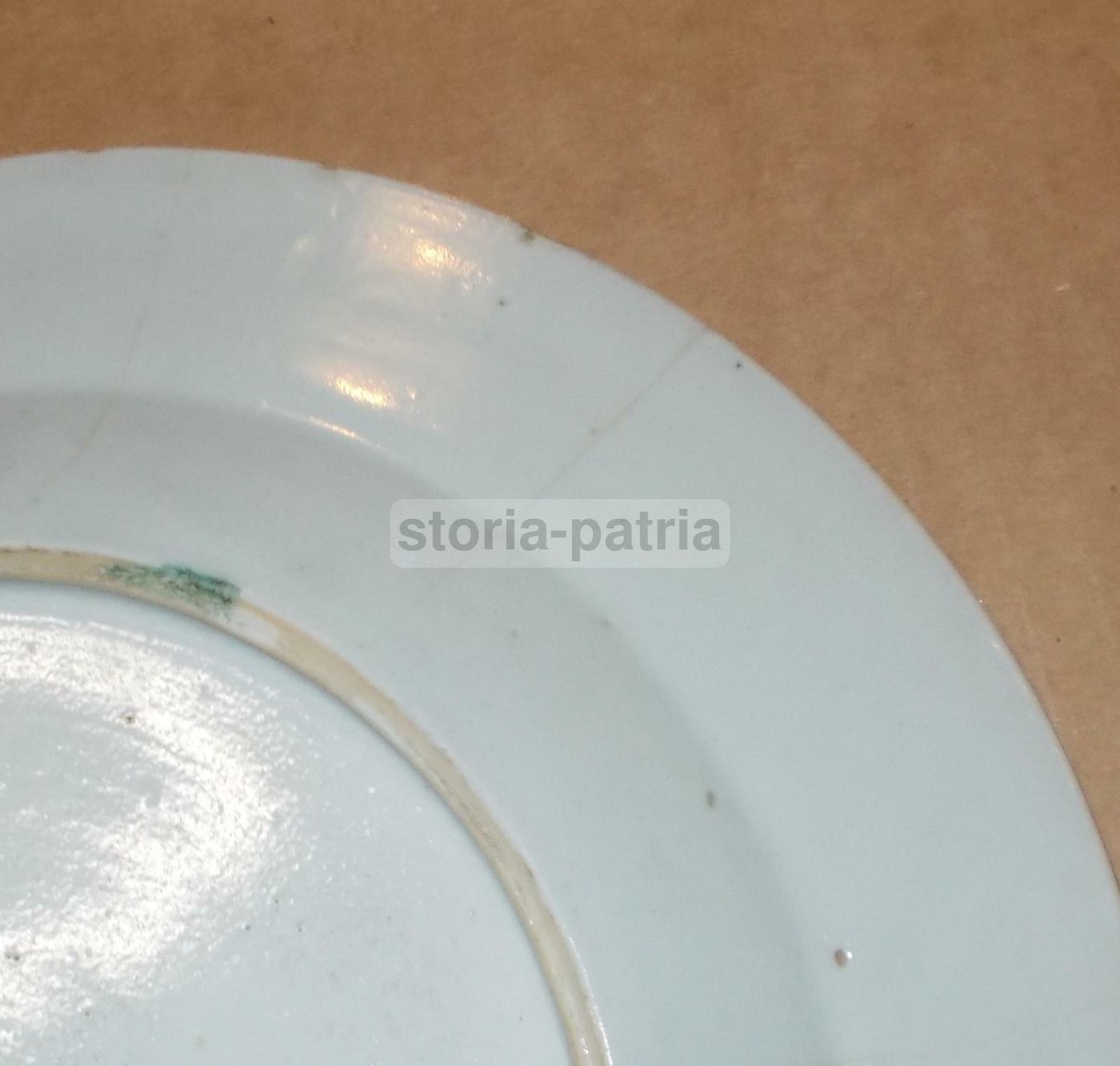 Piatto Antico In Porcellana Con Decori Floreali Policromi