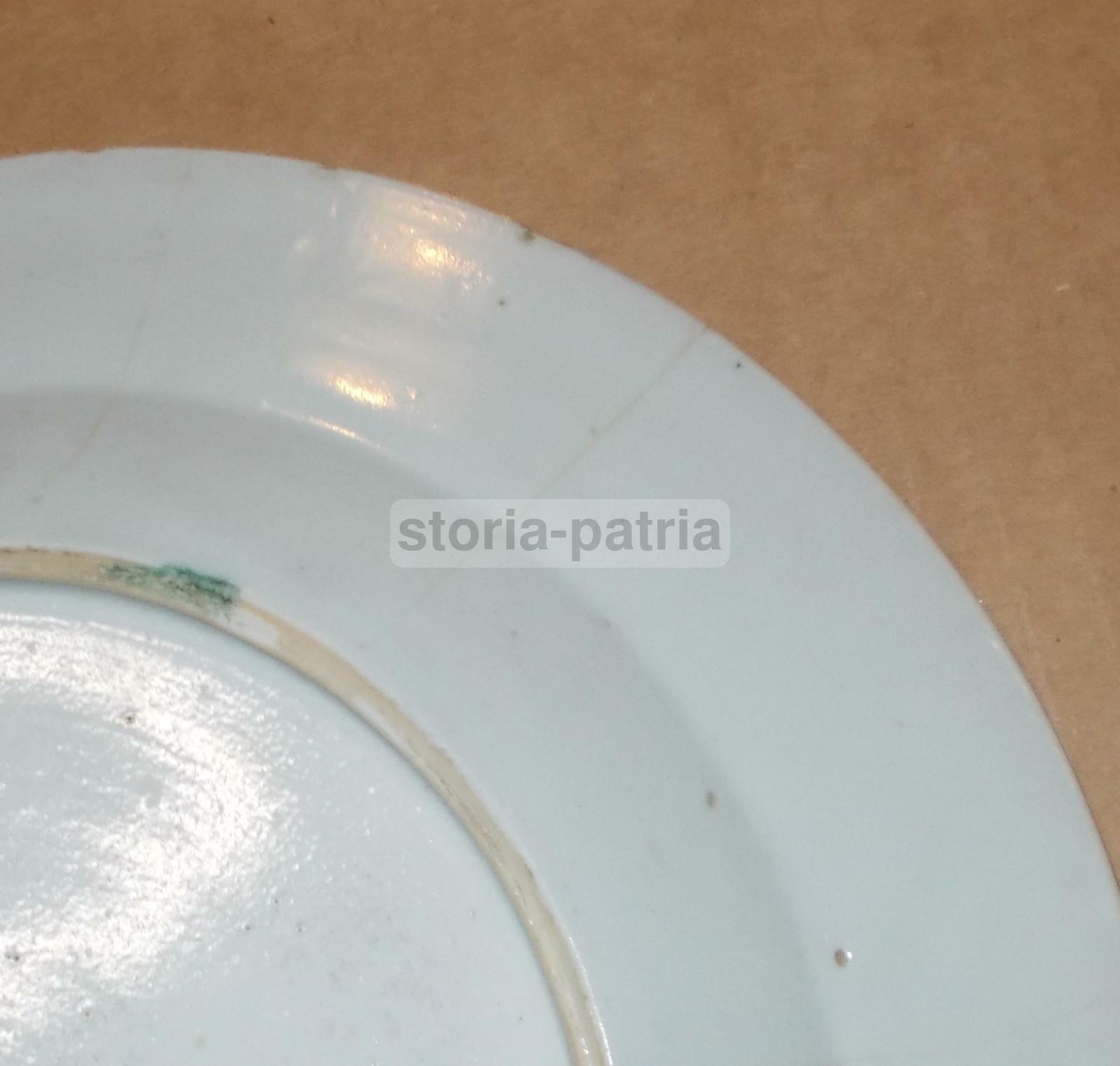 Piatto Antico In Porcellana Con Decori Floreali Policromi