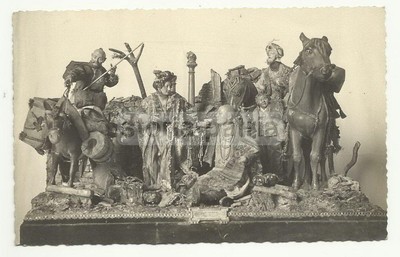 Arte Presepiale: Antico Gruppo Scultoreo Con Personaggi In Costume Folkloristico
