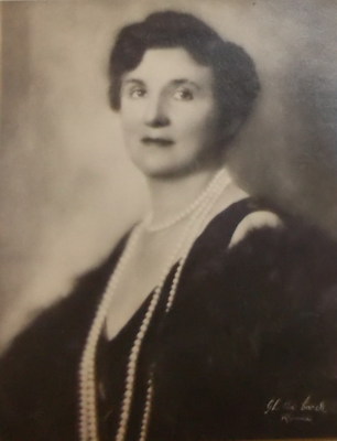 Nobiltà: Casata Sabauda, Elena Di Savoia, Ritratto Da Collezione, Ghitta Carell