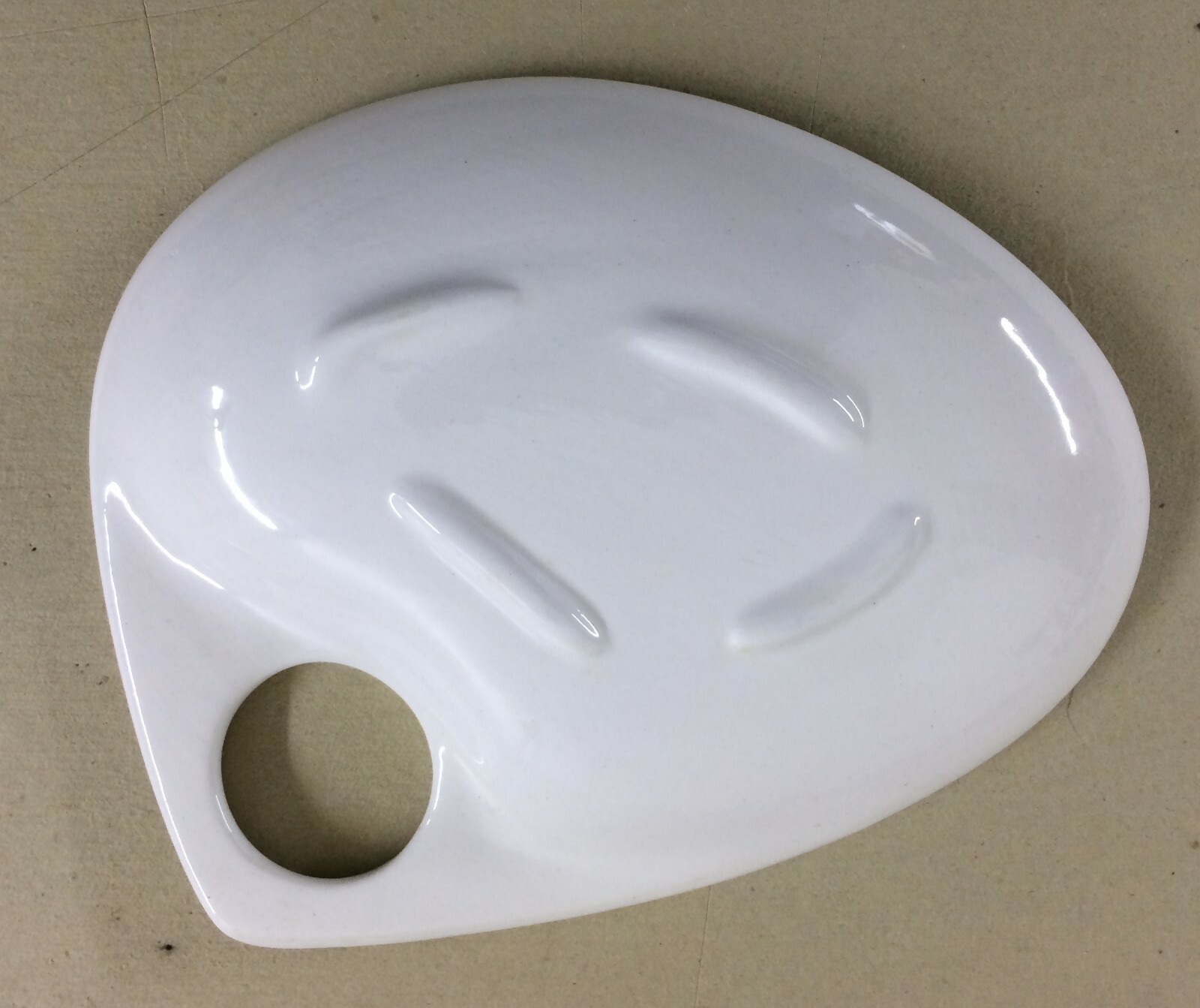 Ceramica Artistica A Forma Di Tavolozza Con Pennelli