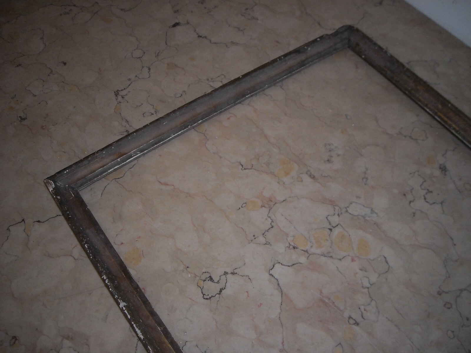 Antica Cornice Meccata Da Restaurare