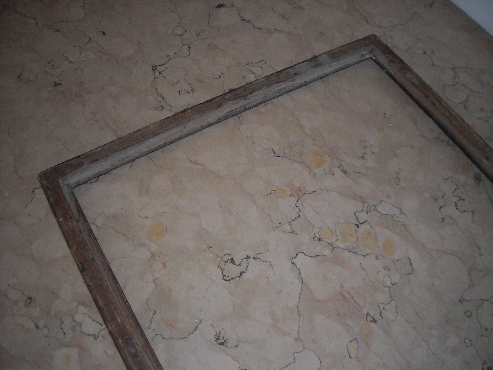 Antica Cornice Meccata Da Restaurare