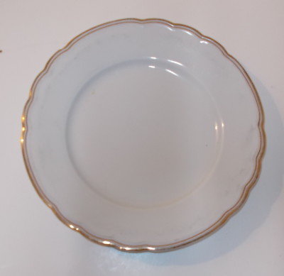 Porcellana Decorativa Richard Ginori Con Decoro Dorato, Piatto d'Epoca Diametro 22 Cm