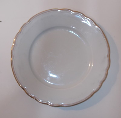 Porcellana Decorativa Richard Ginori Con Decoro Dorato, Piatto d'Epoca Diametro 22 Cm