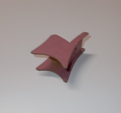 Sedia In Miniatura In Legno Laccato Rosa Di Ispirazione Futurista