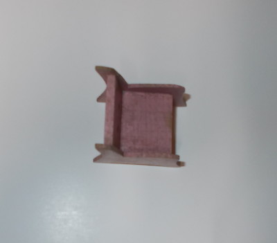 Sedia In Miniatura In Legno Laccato Rosa Di Ispirazione Futurista