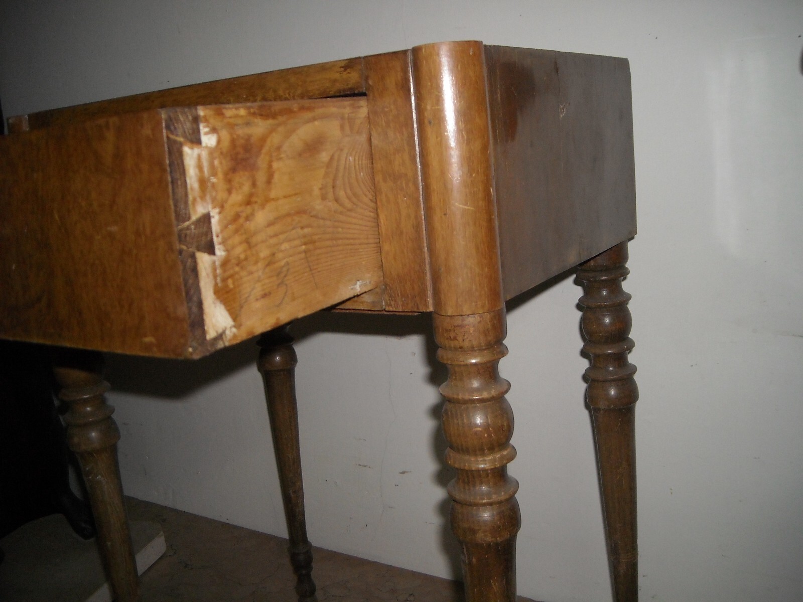 Decorativo Complemento d'Arredo: Tavolinetto Comodino Da Restaurare