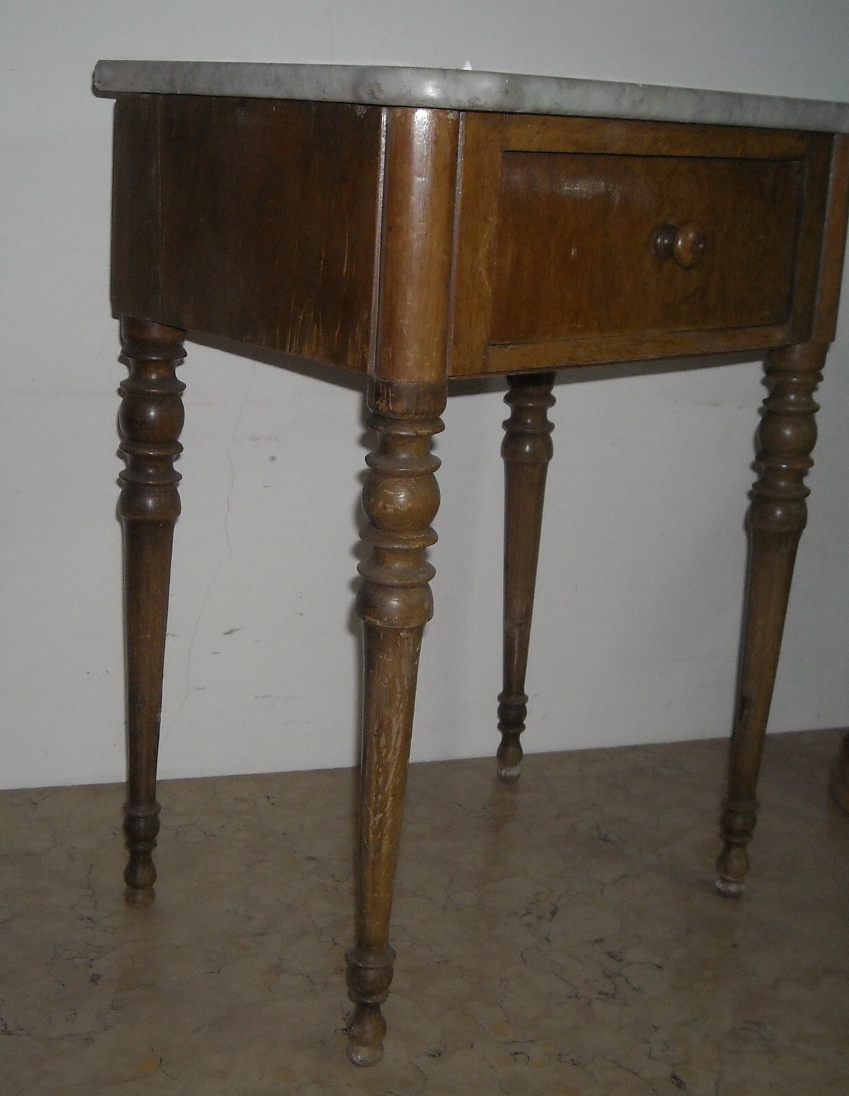 Decorativo Complemento d'Arredo: Tavolinetto Comodino Da Restaurare