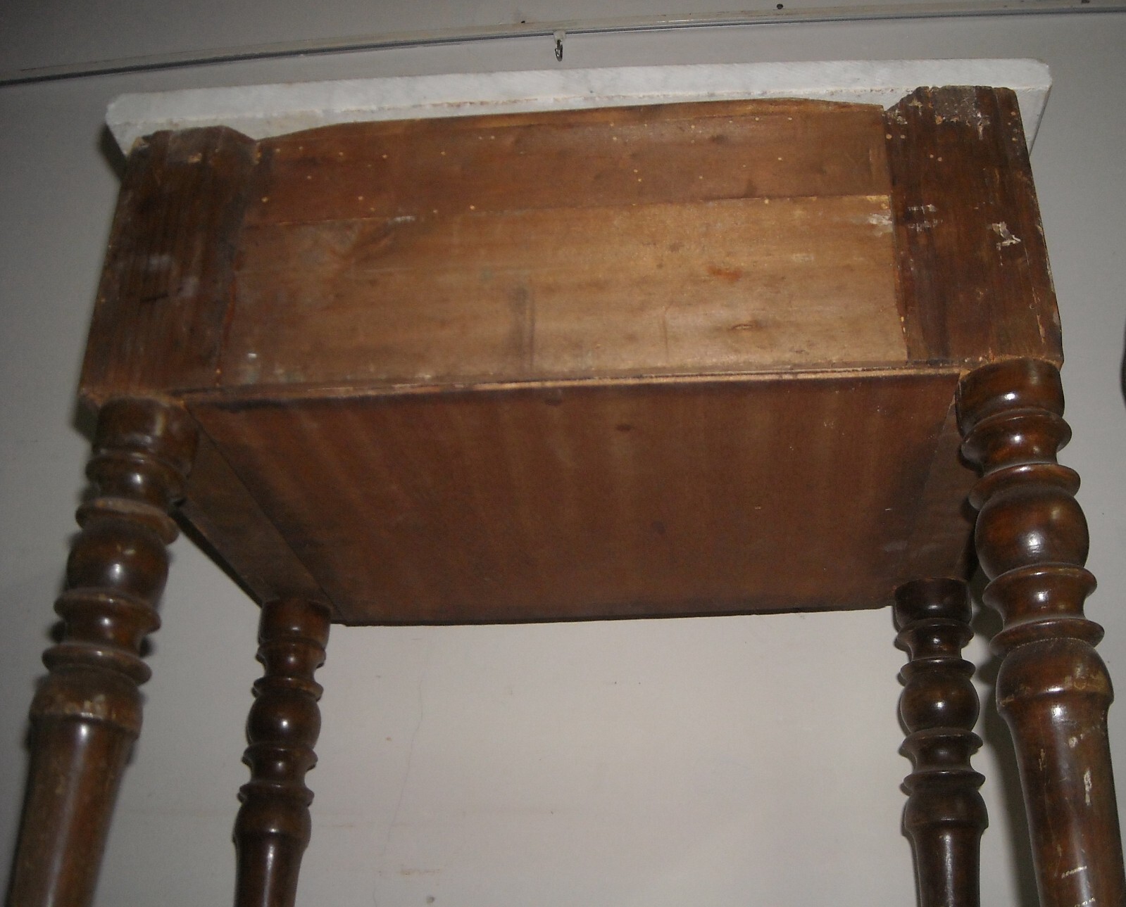 Decorativo Complemento d'Arredo: Tavolinetto Comodino Da Restaurare