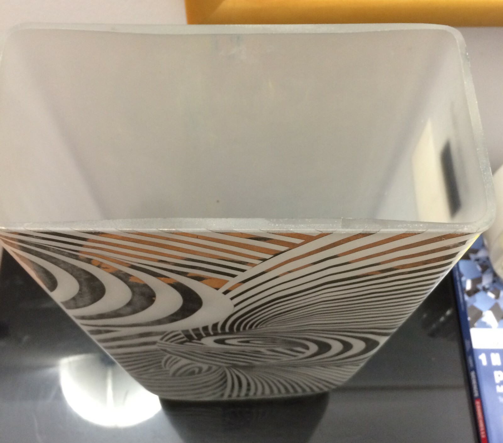 Vaso Decorativo In Vetro Opalescente E Laminato Argentato, Marchio Settimo Cielo