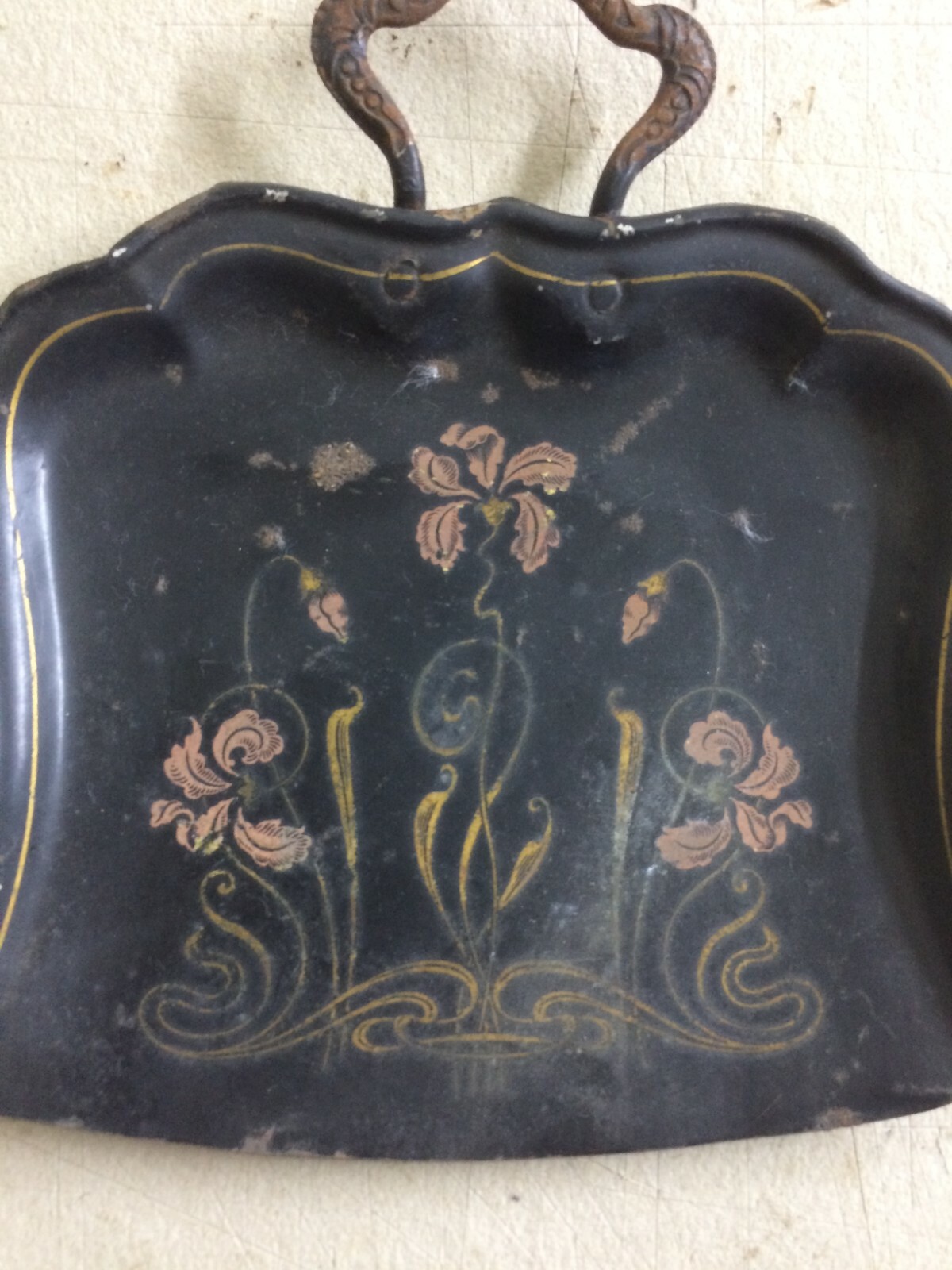 Paletta Per Briciole In Metallo Laccato Con Decori Floreali Liberty