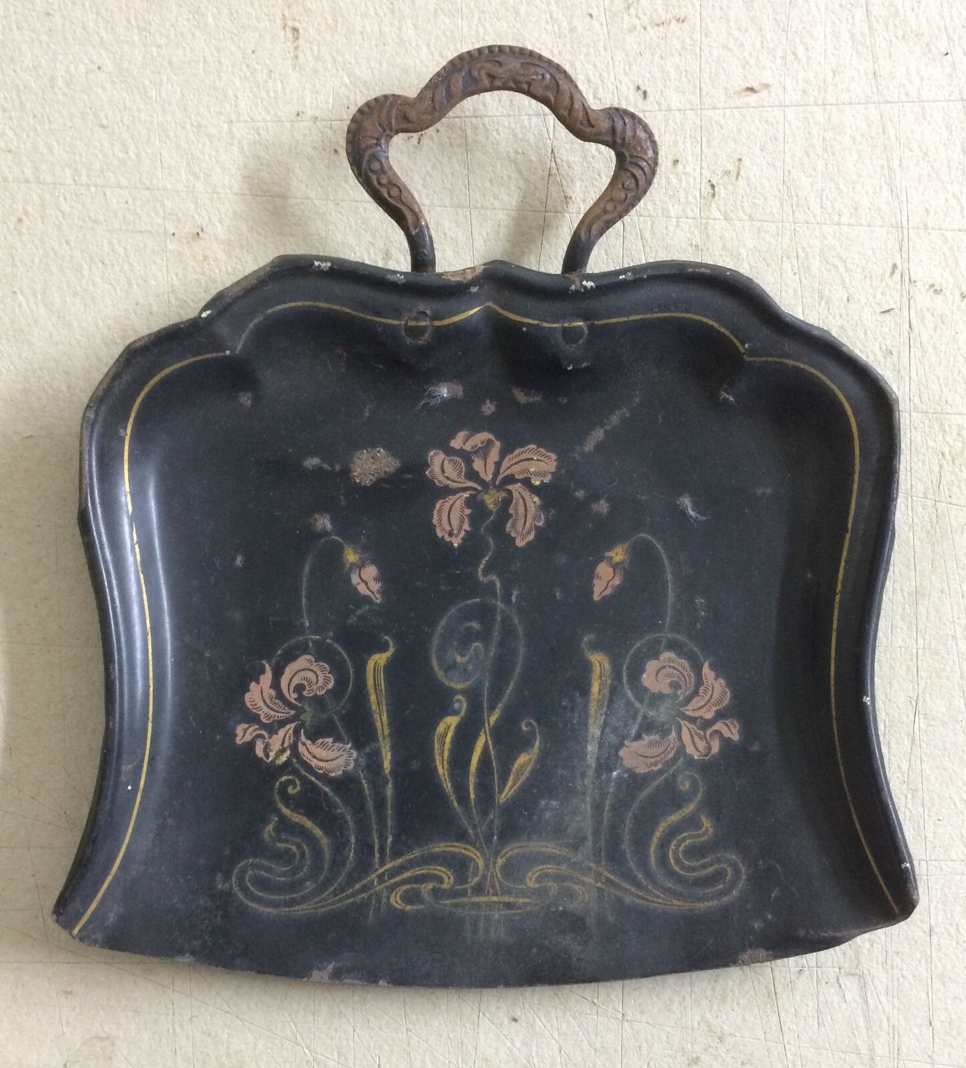 Paletta Per Briciole In Metallo Laccato Con Decori Floreali Liberty