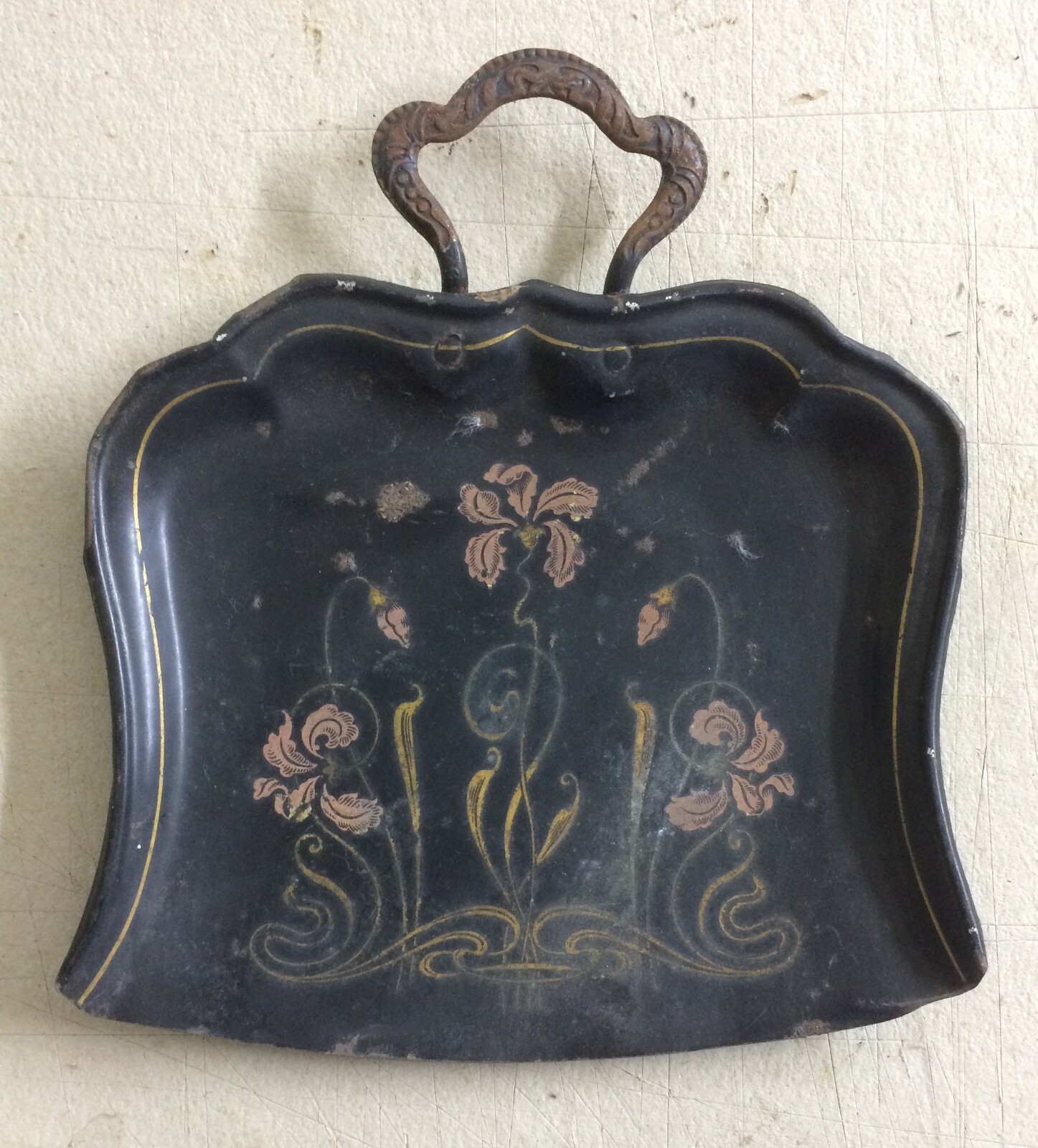 Paletta Per Briciole In Metallo Laccato Con Decori Floreali Liberty