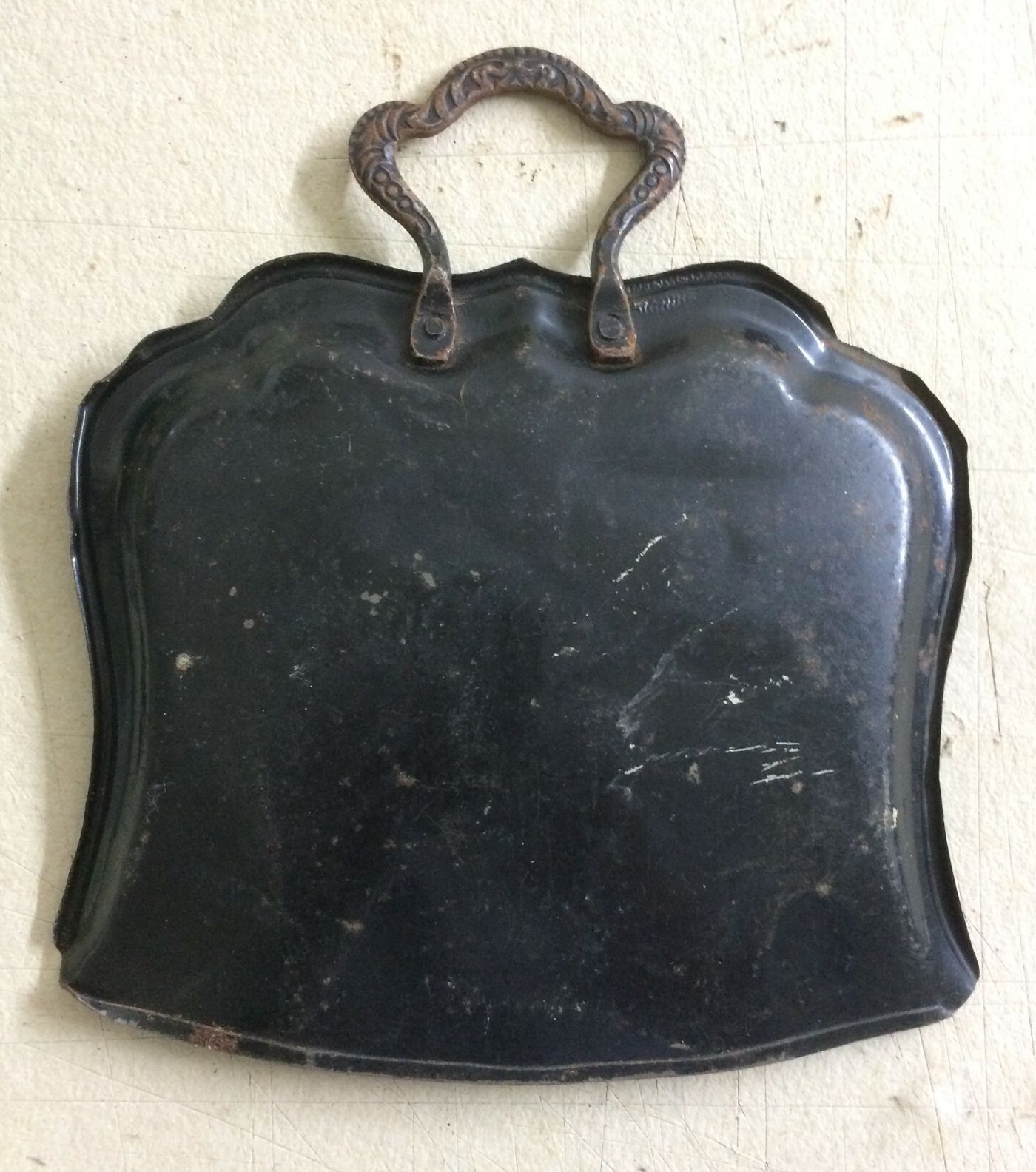 Paletta Per Briciole In Metallo Laccato Con Decori Floreali Liberty