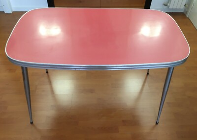Tavolo Di Modernariato E Design Anni '50