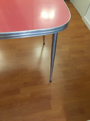 Tavolo Di Modernariato E Design Anni '50