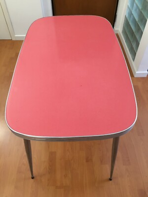Tavolo Di Modernariato E Design Anni '50