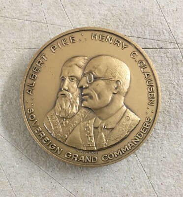 Medaglia Massonica Commemorativa   Albert Pike E Henry C. Clausen   1983   Artista O. Piccione