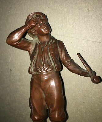 Arte: Graziosa Scultura Bronzea Di Un Giovanotto Con La Pipa
