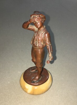 Arte: Graziosa Scultura Bronzea Di Un Giovanotto Con La Pipa
