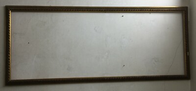 Cornice d'Epoca In Legno Dorato Con Decorazioni In Rilievo
