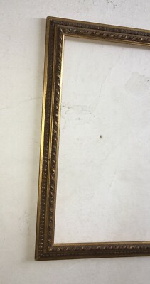 Cornice d'Epoca In Legno Dorato Con Decorazioni In Rilievo