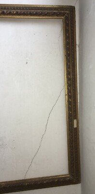 Cornice d'Epoca In Legno Dorato Con Decorazioni In Rilievo