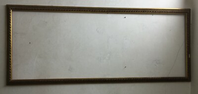 Cornice d'Epoca In Legno Dorato Con Decorazioni In Rilievo