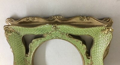 Antica Cornice Con Decoro Artistico Laccata Verde Con Dorature In Gesso