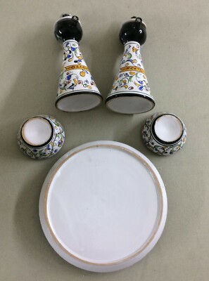 Umbria, Roccaporena: Set Da Tavola In Ceramica Con Oliera, Saliere E Vassoio