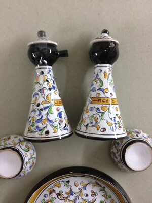 Umbria, Roccaporena: Set Da Tavola In Ceramica Con Oliera, Saliere E Vassoio