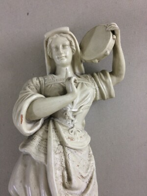 Scultura Antica Di Figura Popolare Con Tamburello