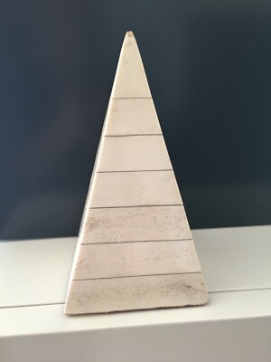 Soprammobile Decorativo A Forma Di Piramide In Osso
