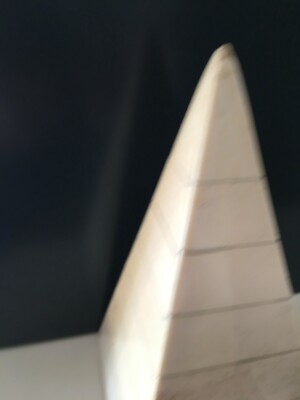 Soprammobile Decorativo A Forma Di Piramide In Osso