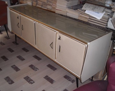 Arti Decorative Del '900: Mobile Credenza Di Design Stilizzato, Anni '50