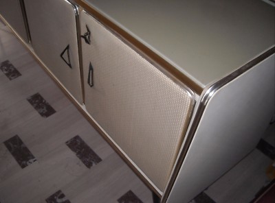 Arti Decorative Del '900: Mobile Credenza Di Design Stilizzato, Anni '50