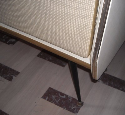 Arti Decorative Del '900: Mobile Credenza Di Design Stilizzato, Anni '50
