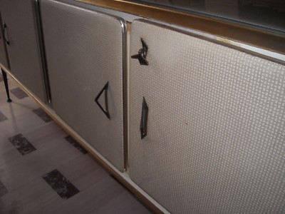 Arti Decorative Del '900: Mobile Credenza Di Design Stilizzato, Anni '50