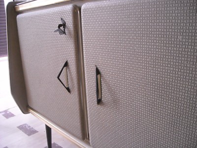 Arti Decorative Del '900: Mobile Credenza Di Design Stilizzato, Anni '50