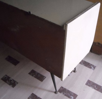 Arti Decorative Del '900: Mobile Credenza Di Design Stilizzato, Anni '50
